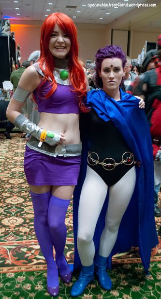 I looved watching Teen Titans as a kid! I loved these two cosplaying as Starfighter and Raven. They were both such cheery girls! 